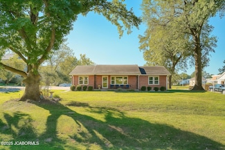 908 Randolph St, Glasgow, MO 65254