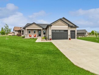 1101 Ridgetop Dr, Huxley, IA 50124