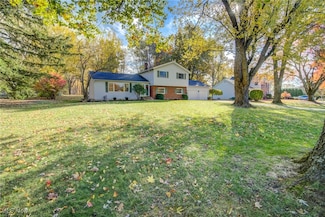 92 Maple Hill Dr, Chagrin Falls, OH 44022