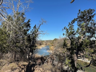 105 Winding River Rd, Kempner, TX 76539