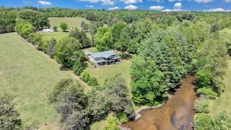 1296 Emerald Valley Way, Huddleston, VA 24104