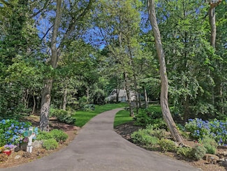 353 Split Rock Rd, Syosset, NY 11791