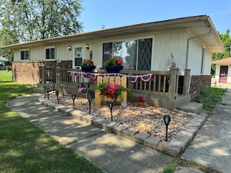 39909 Bridgeview St, Harrison Township, MI 48045