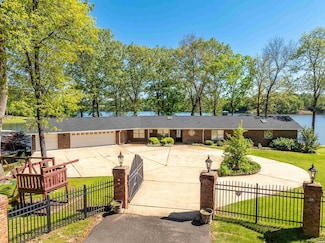 164 Riverside Dr, Hot Springs National Park, AR 71913