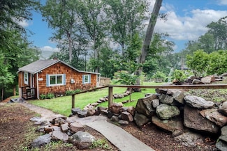 69 Forest Dr, Sandy Hook, CT 06482