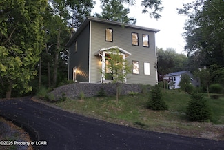2 Gay Ave, Nuangola, PA 18707