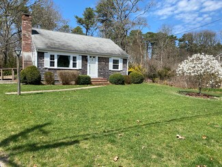 24 Robbins Rd, Harwich Port, MA 02646