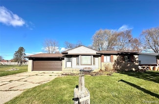 1141 Holly Spring Ln, Grand Blanc, MI 48439