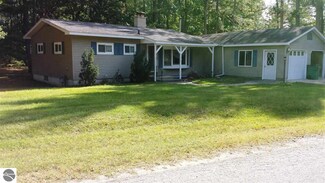 4026 Lester St, Oscoda, MI 48750