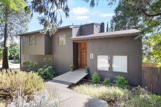 956 NE Beacon Dr, Grants Pass, OR 97526