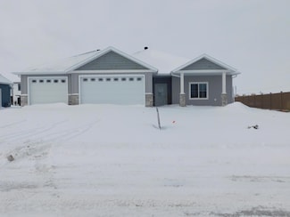 4203 Pine Pkwy S, Fargo, ND 58104