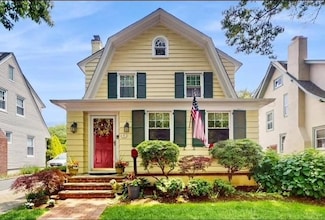 8 Boston Rd, Floral Park, NY 11001