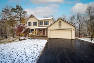 1447 Hiddenpond Ln, Walworth, NY 14568