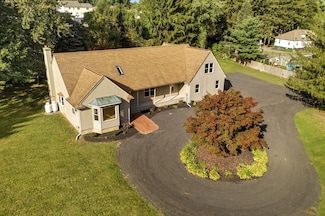 70 Lathrop St, South Hadley, MA 01075