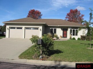 1307 Lloyd Ln, Saint Peter, MN 56082