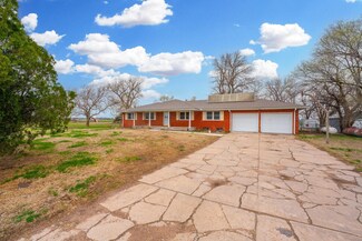 210 SE 48th St, Newton, KS 67114