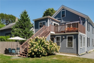 6 Gladding Ct, Newport, RI 02840