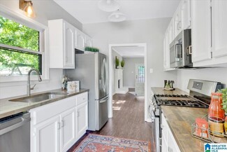106 Meadow Croft Cir, Birmingham, AL 35242