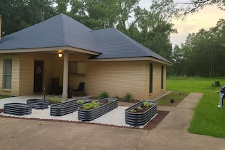 1000 Anderson County Road 403, Palestine, TX 75803