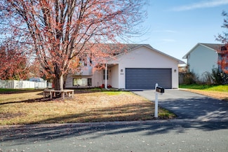 348 Columbine Ln, Shakopee, MN 55379