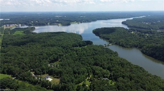 2800 Brookledge Ct, Browns Summit, NC 27214