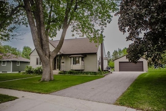 107 Ridge Rd, Morris, MN 56267