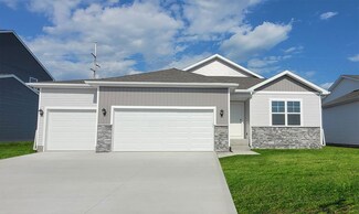 7514 Crossroads Dr SW, Cedar Rapids, IA 52404