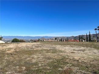 6204 Claridge Dr, Riverside, CA 92506