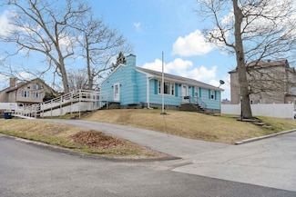 58 Stone St, Fall River, MA 02723