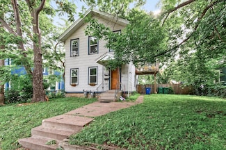 32 Douglas St, Saint Paul, MN 55102