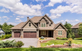 19 Carrolls Place Ct, Mills River, NC 28759