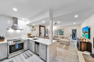 925 NE 40th St, Oakland Park, FL 33334