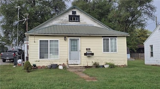 106 S Orange St, Cameron, MO 64429