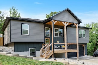 130 Trent St, Hollister, MO 65672