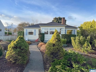 1214 E 3rd St, Port Angeles, WA 98362