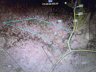 51 Houston Broughton Rd, Flat Lick, KY 40935