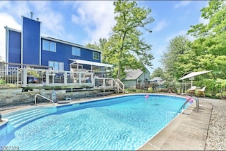 4 Michael Ln, High Bridge, NJ 08829