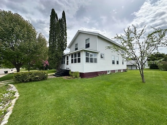 317 W Mcmillan Ave, Newberry, MI 49868