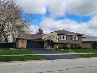 1016 W Willow Ln, Mount Prospect, IL 60056