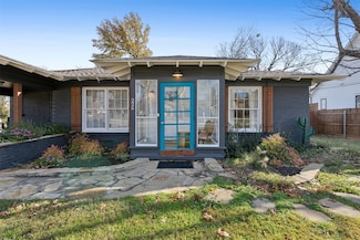 226 N Lucas Dr, Grapevine, TX 76051