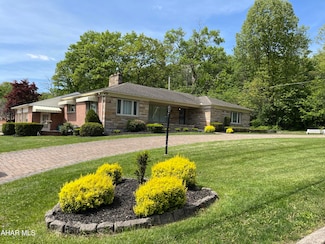 3353 Sylvan Heights Dr, Hollidaysburg, PA 16648