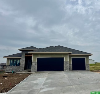 10023 Prospect St, Papillion, NE 68046