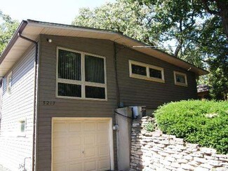5217 E Lake Shore Dr, Wonder Lake, IL 60097