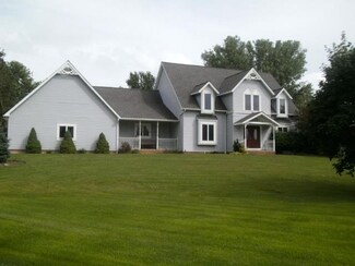 3758 S Viking Dr, Mentone, IN 46539