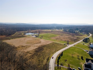 27 Robinson Ln, Wappingers Fl, NY 12590