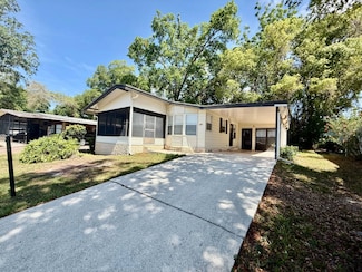109 Pine Dr, Lady Lake, FL 32159