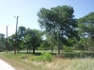 000 Winding Ln, Smithville, TX 78957