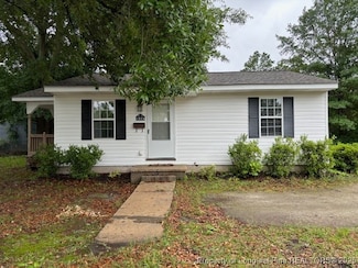 902 E 13th St, Lumberton, NC 28358
