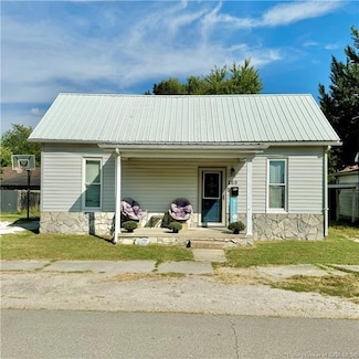 269 N Washington St, Scottsburg, IN 47170