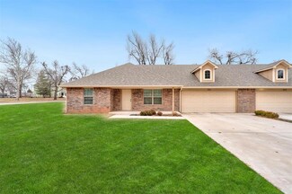 211 S 15th St, Chickasha, OK 73018